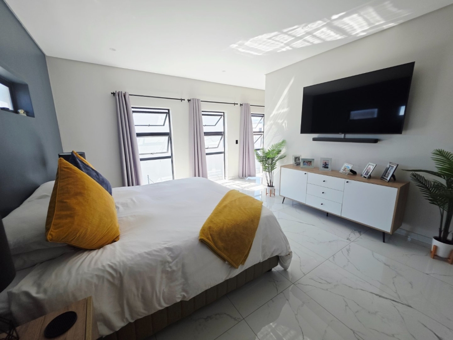 5 Bedroom Property for Sale in Sandown Western Cape